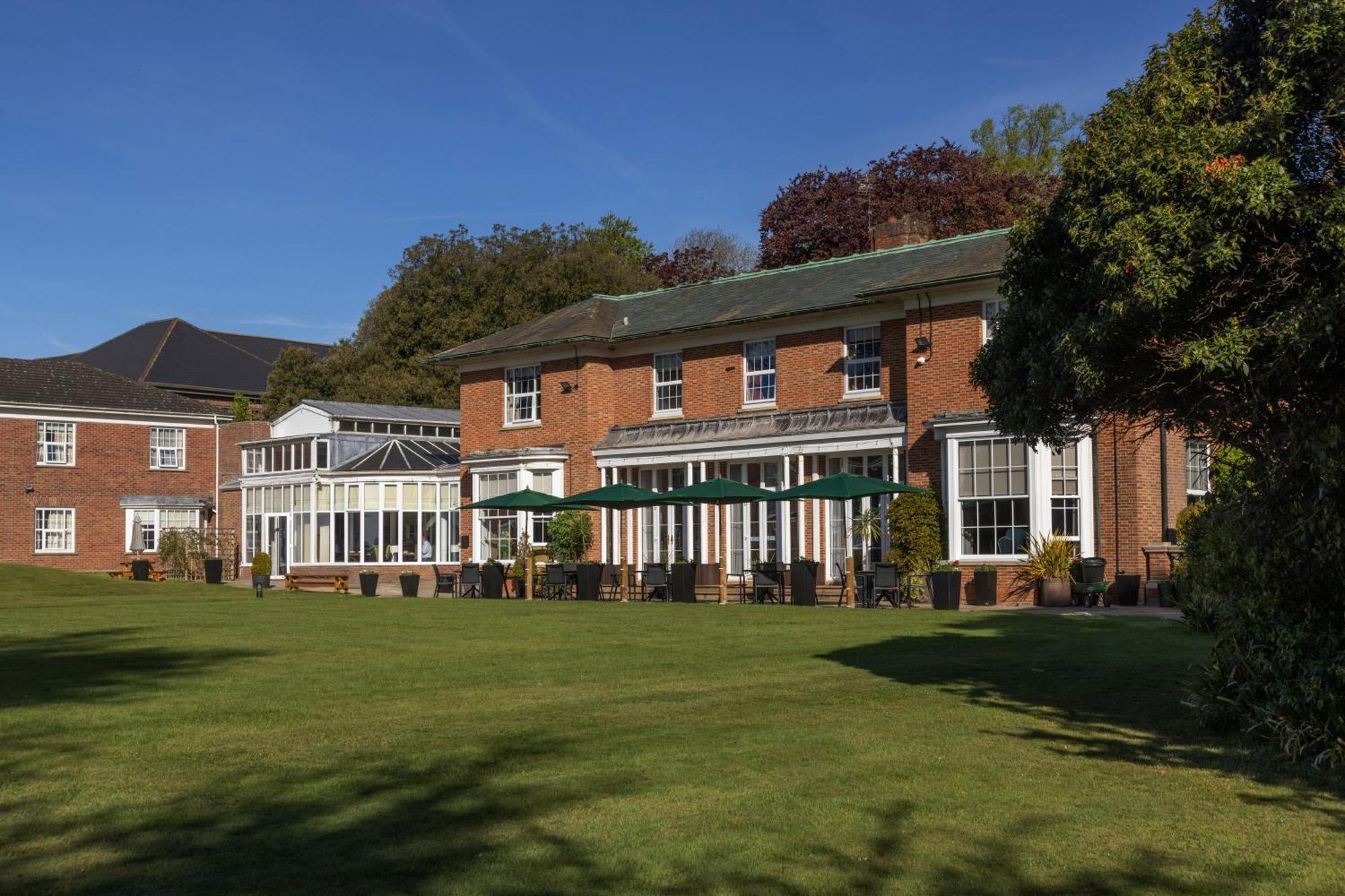 Best Western Plus Kenwick Park Hotel Лаут Екстериор снимка
